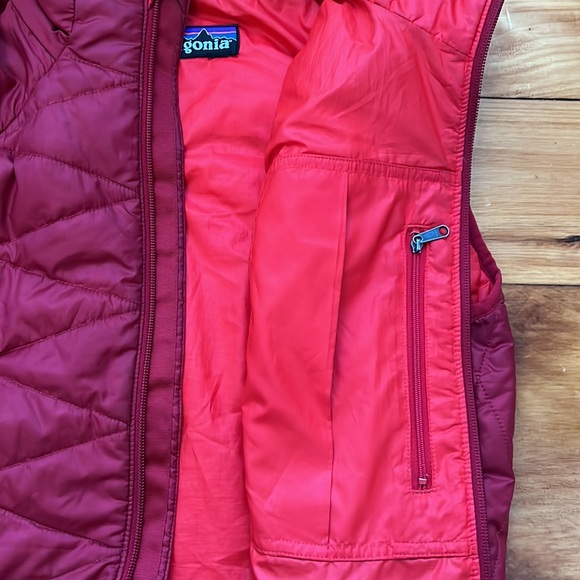 Women’s Patagonia Down Vest. Red. Size Medium. - Picture 7 of 10